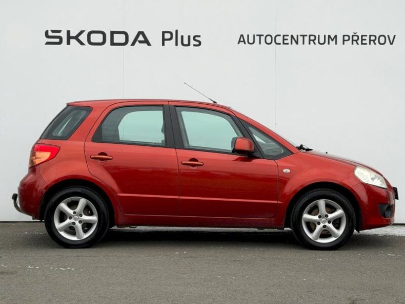 Suzuki SX4 - hlavní fotka
