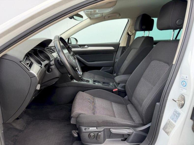 Volkswagen Passat - hlavní fotka