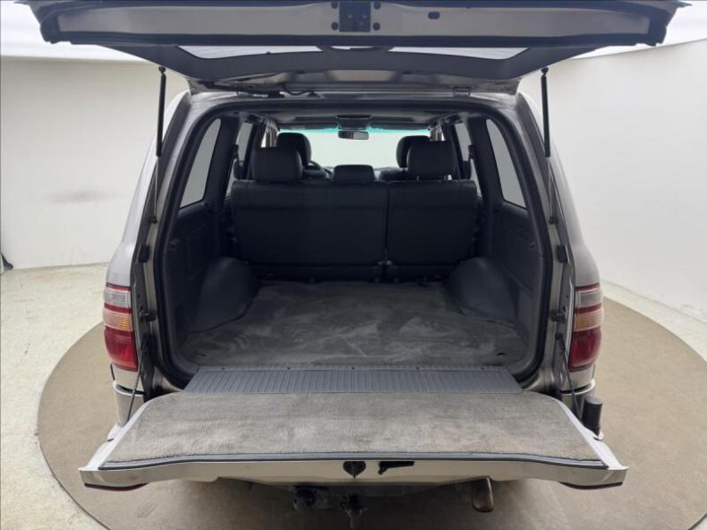 Toyota Land Cruiser - hlavní fotka