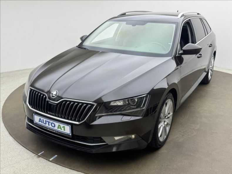 Škoda Superb - hlavní foto