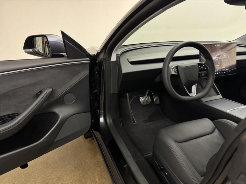 Tesla Model 3 - hlavní fotka