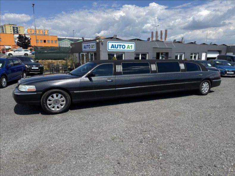 Lincoln Town car - hlavní fotka