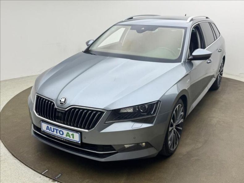 Škoda Superb - hlavní foto