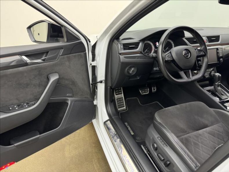 Škoda Superb - hlavní fotka