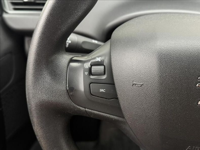 Peugeot 208 - hlavní fotka