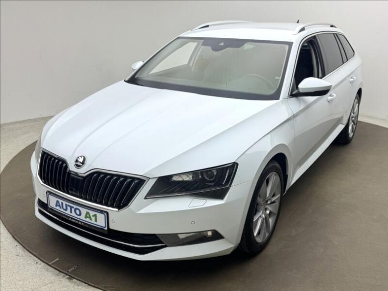 Škoda Superb - hlavní foto