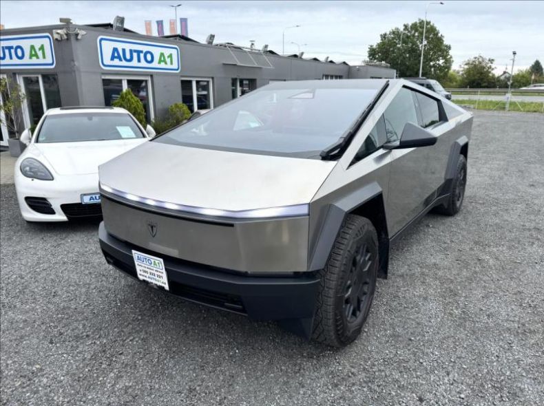 Tesla Model X - hlavní foto