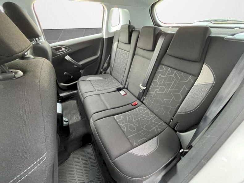 Peugeot 2008 - hlavní fotka