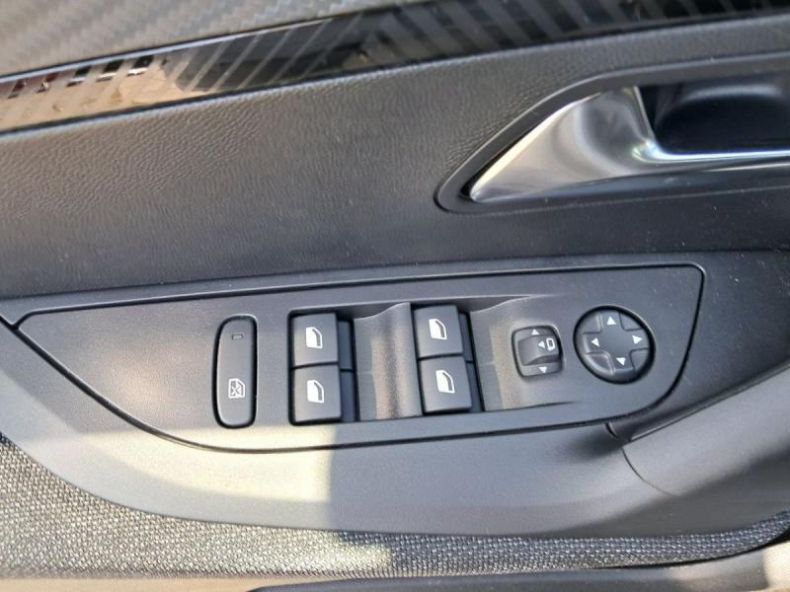 Peugeot 2008 - hlavní fotka