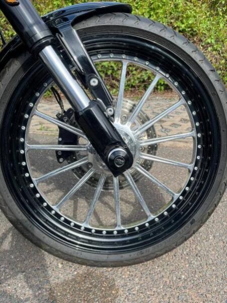 Harley-Davidson FLSB Softail Sport Glide - hlavní fotka