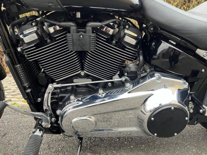 Harley-Davidson FLSB Softail Sport Glide - hlavní fotka