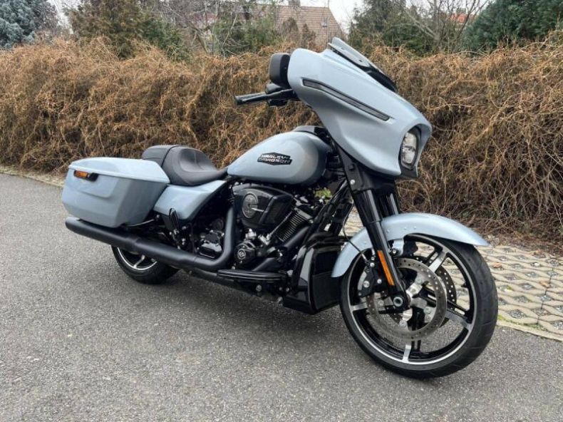 Harley-Davidson Street Glide - hlavní foto