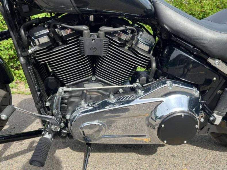 Harley-Davidson FLSB Softail Sport Glide - hlavní fotka
