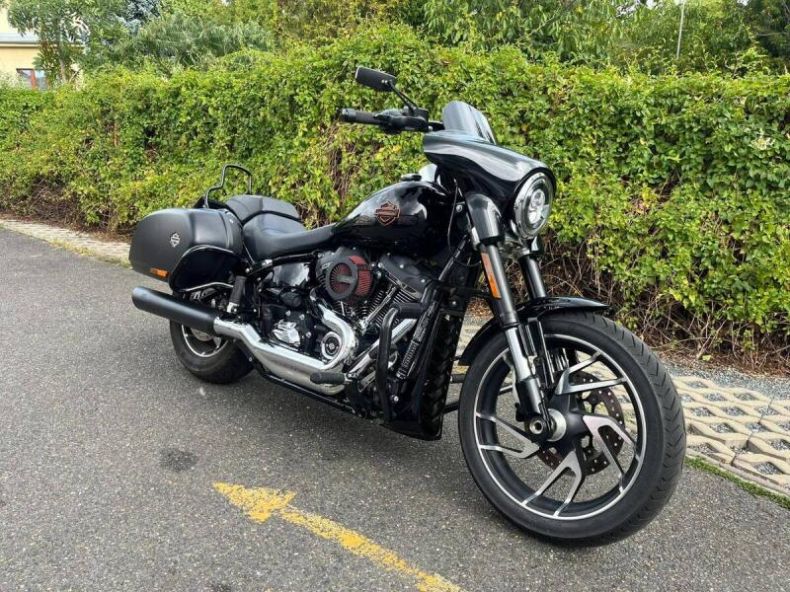 Harley-Davidson FLSB Softail Sport Glide - hlavní foto