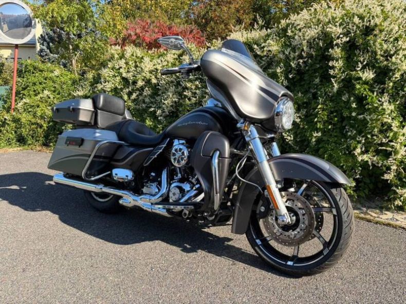 Harley-Davidson Street Glide - hlavní foto