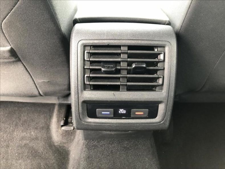 Volkswagen Golf - hlavní fotka