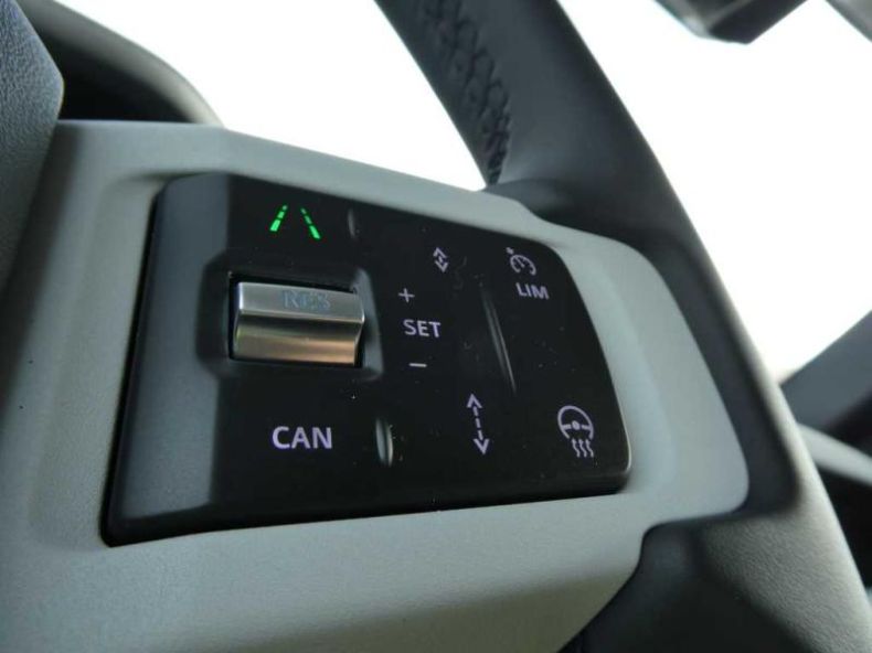 Land Rover Defender - hlavní fotka