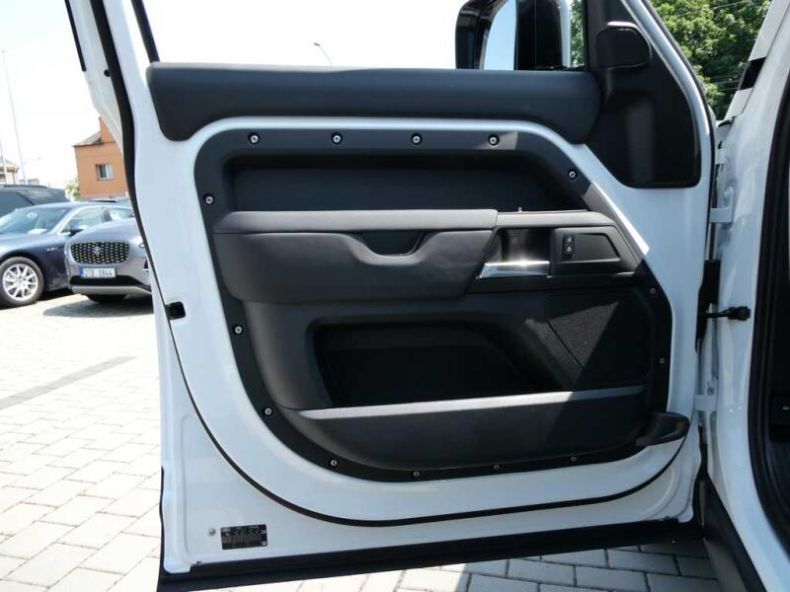 Land Rover Defender - hlavní fotka