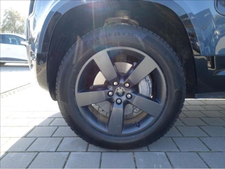 Land Rover Defender - hlavní fotka