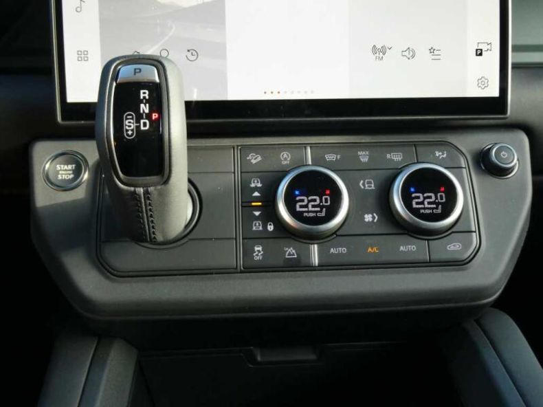 Land Rover Defender - hlavní fotka