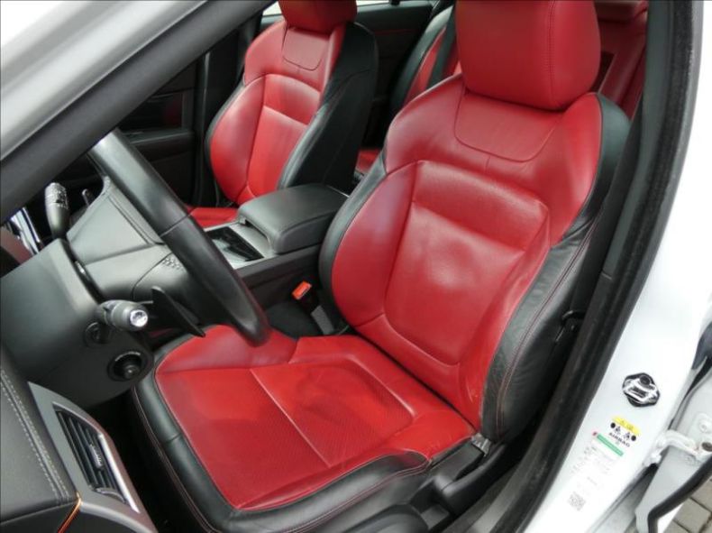 Jaguar XF - hlavní fotka