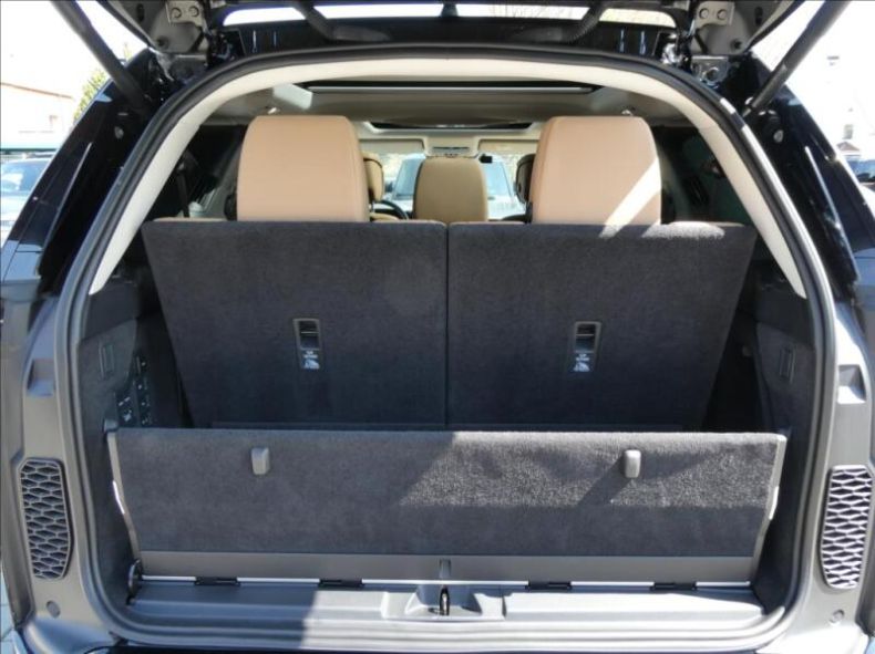 Land Rover Discovery - hlavní fotka