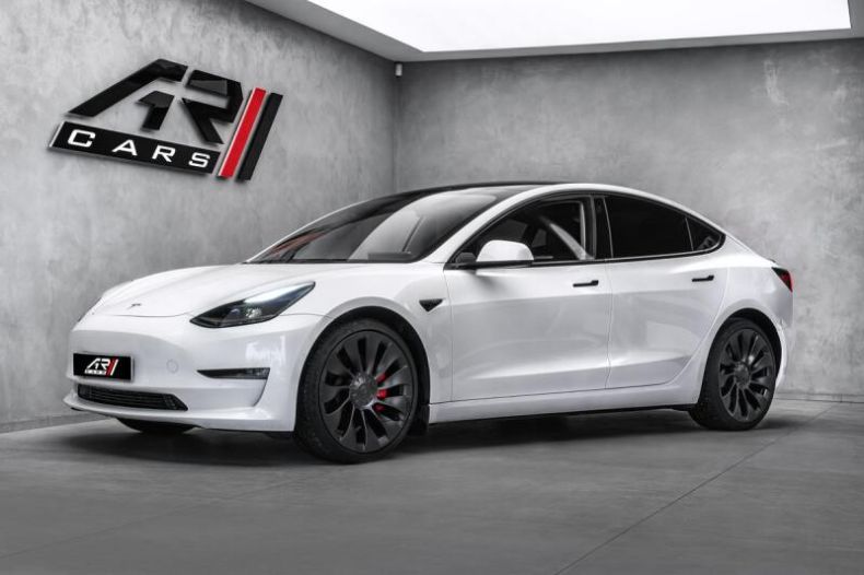 Tesla Model 3 - hlavní fotka inzerátu