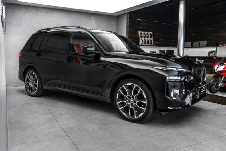BMW X7 - hlavní fotka