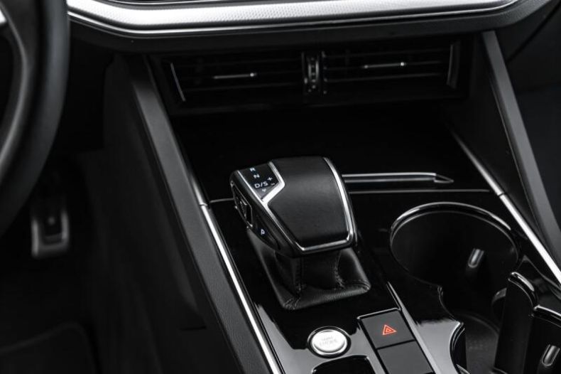 Volkswagen Touareg - hlavní fotka