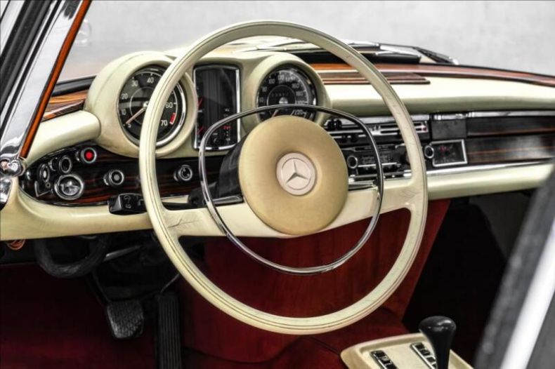 Mercedes 280 - hlavní fotka