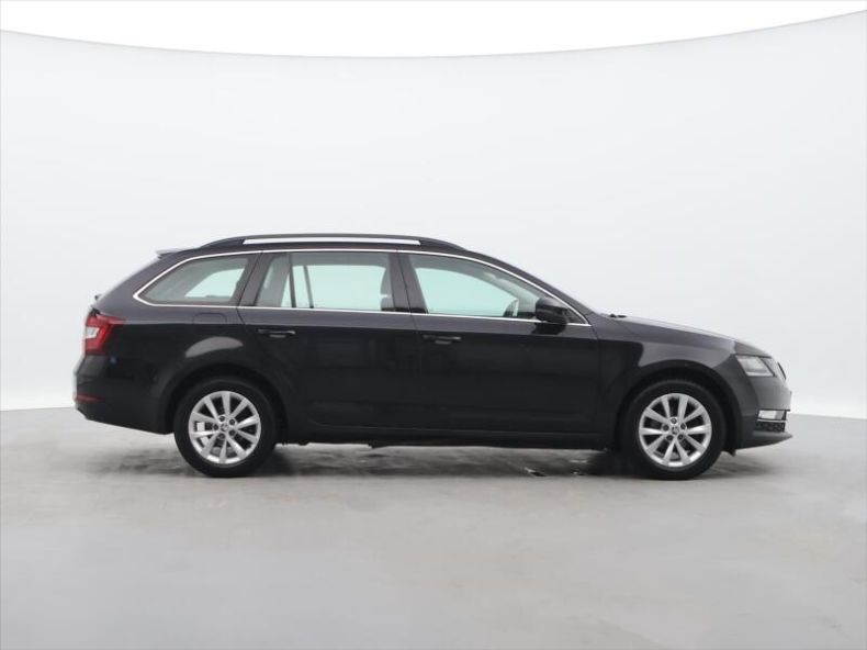 Škoda Octavia - hlavní fotka