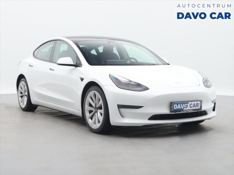 Tesla Model 3 - hlavní fotka inzerátu