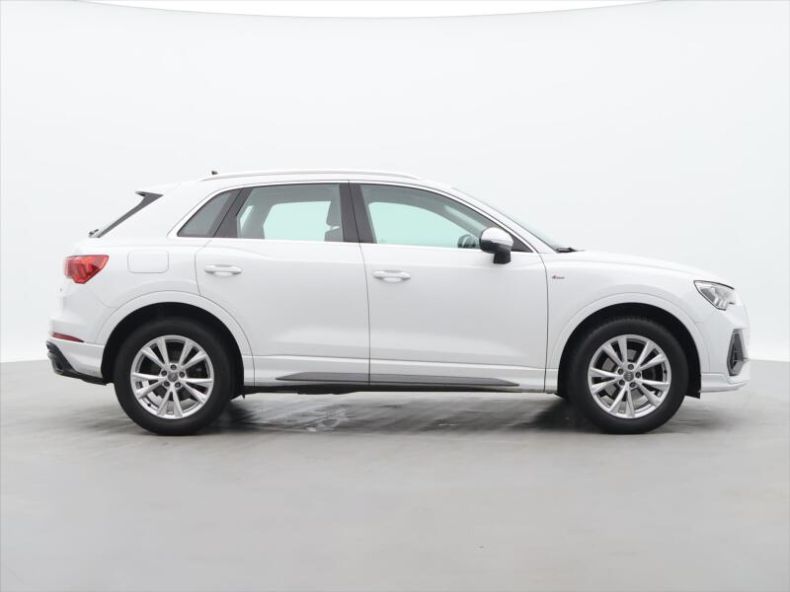 Audi Q3 - hlavní fotka