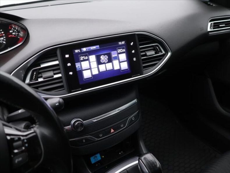Peugeot 308 - hlavní fotka