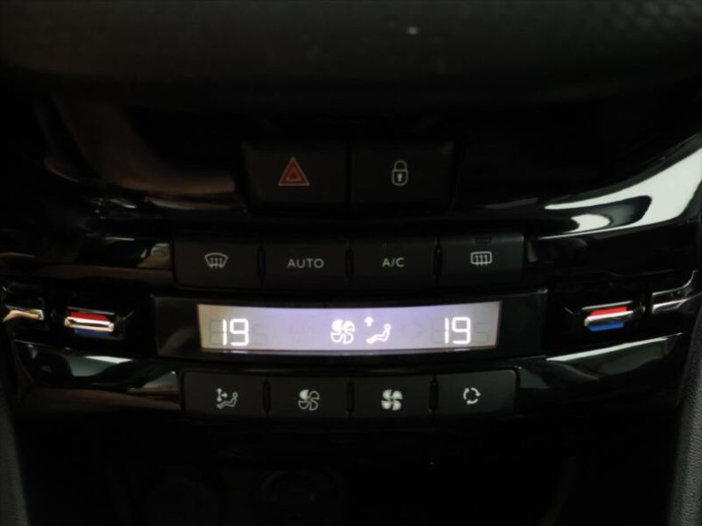 Peugeot 2008 - hlavní fotka
