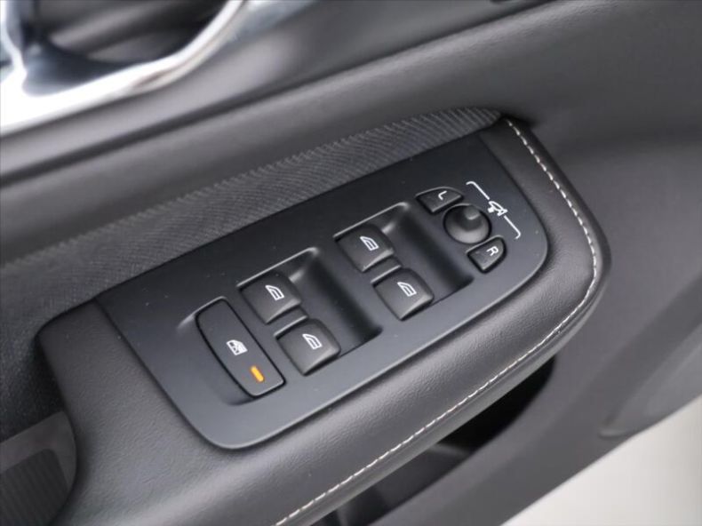 Volvo V60 - hlavní fotka