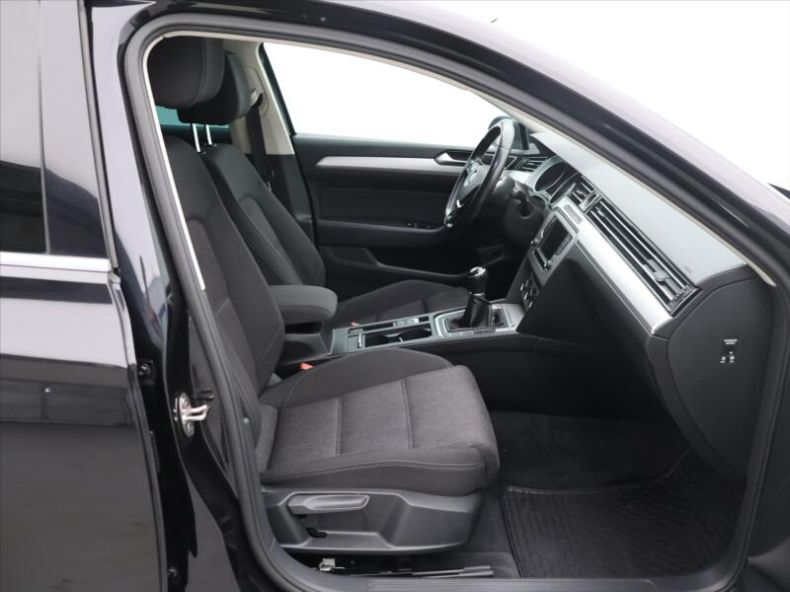 Volkswagen Passat - hlavní fotka