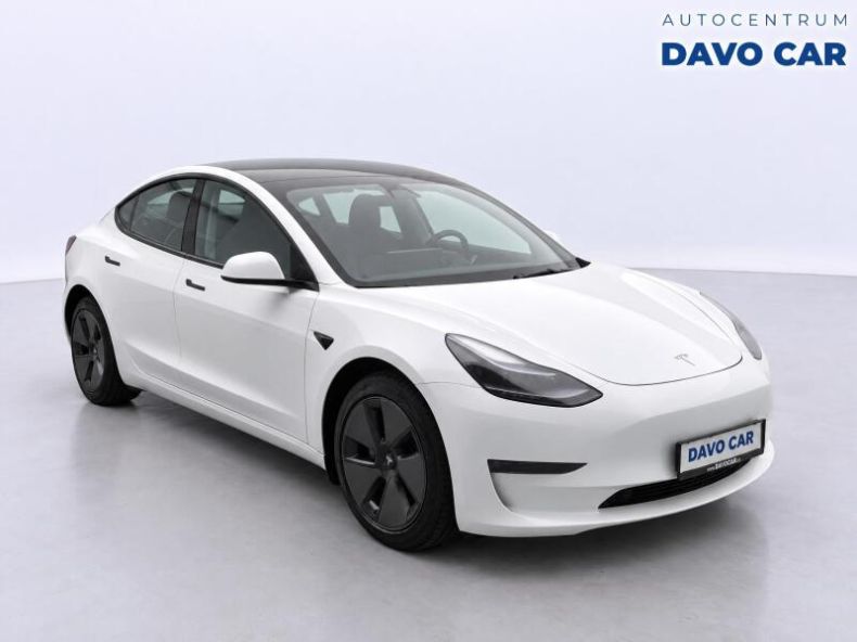 Tesla Model 3 - hlavní foto