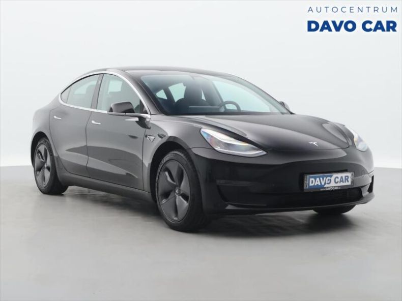 Tesla Model 3 - hlavní fotka inzerátu