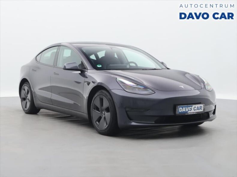 Tesla Model 3 - hlavní fotka inzerátu