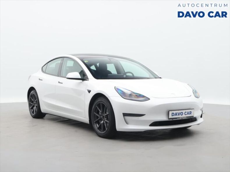 Tesla Model 3 - hlavní foto