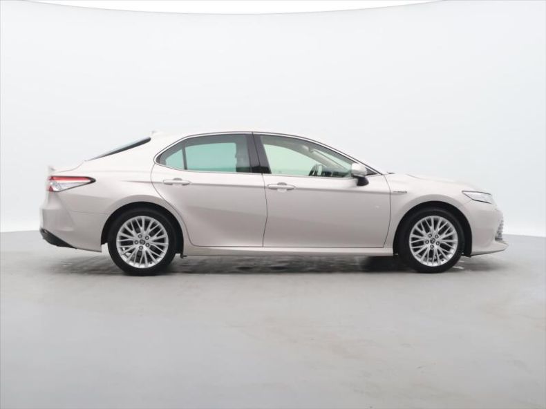 Toyota Camry - hlavní fotka