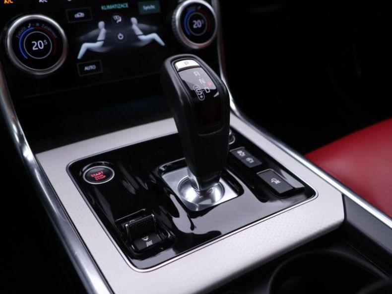 Jaguar XE - hlavní fotka