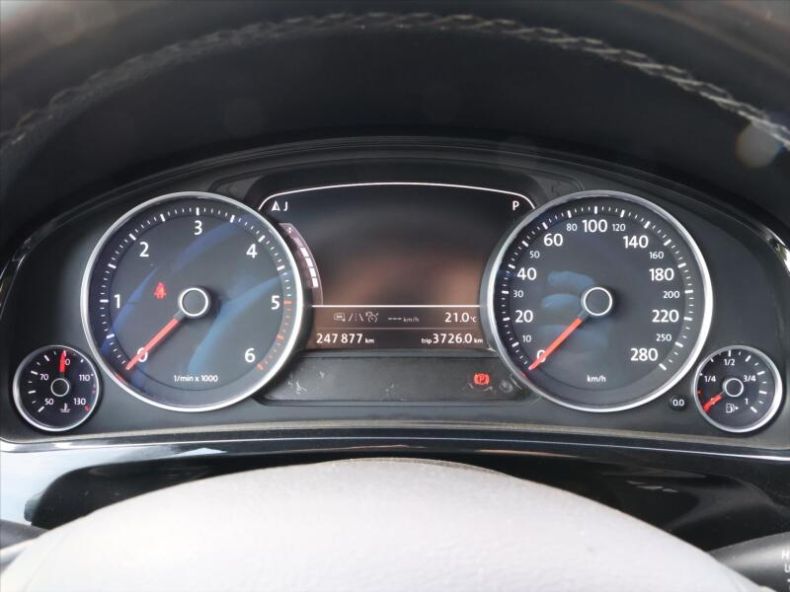 Volkswagen Touareg - hlavní fotka