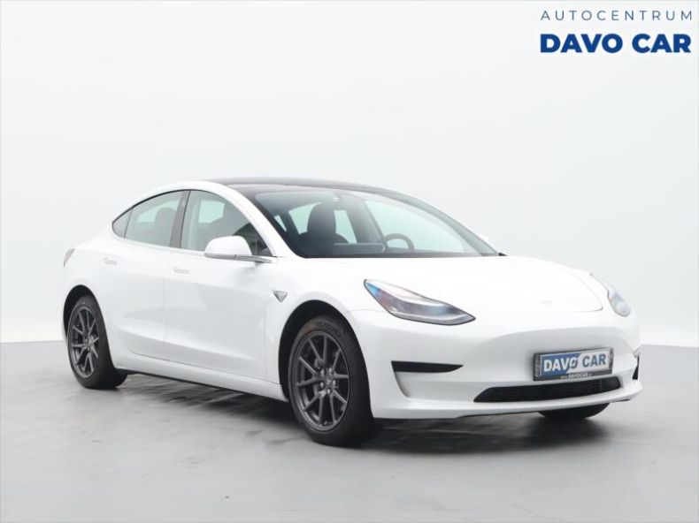 Tesla Model 3 - hlavní foto
