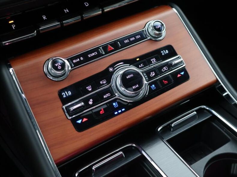 Lincoln Aviator - hlavní fotka