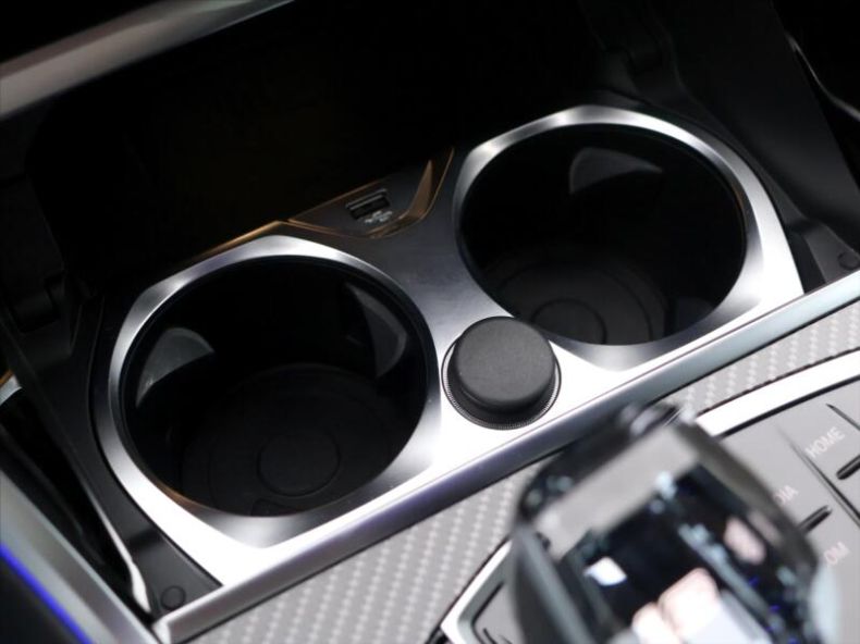 BMW Řada 8 - hlavní fotka