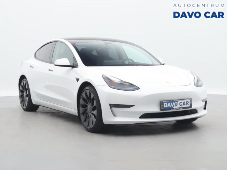 Tesla Model 3 - hlavní foto