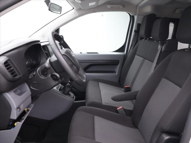 Toyota ProAce - hlavní fotka