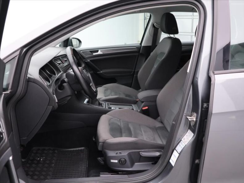 Volkswagen Golf - hlavní fotka